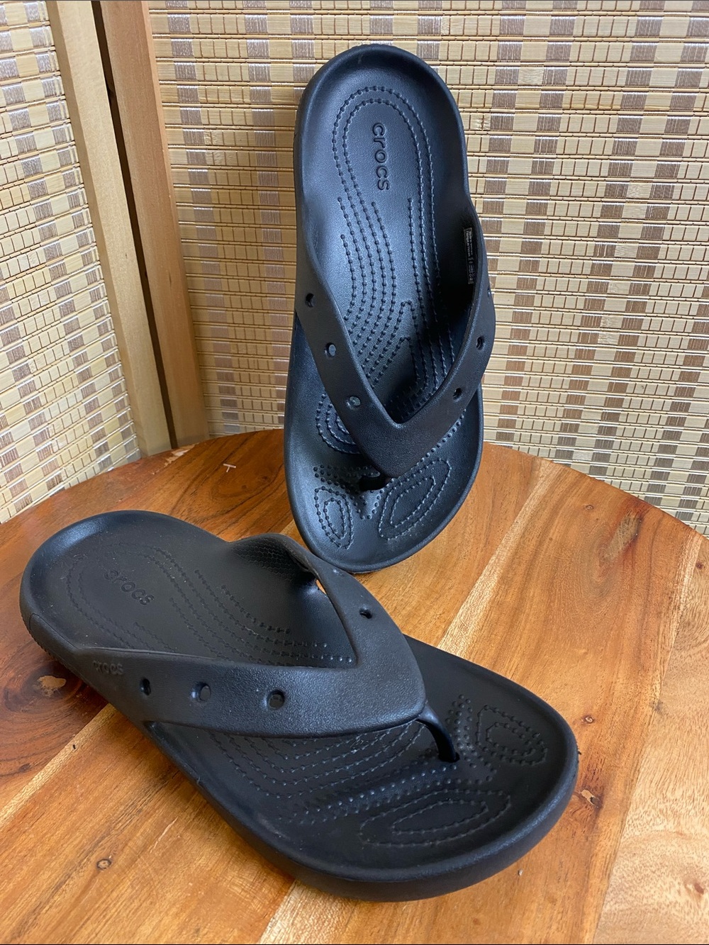 Crocs Unisex  Black Classic Flip Thong Sandals